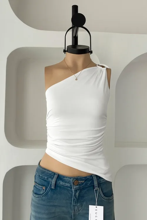 Top Allison Aro
