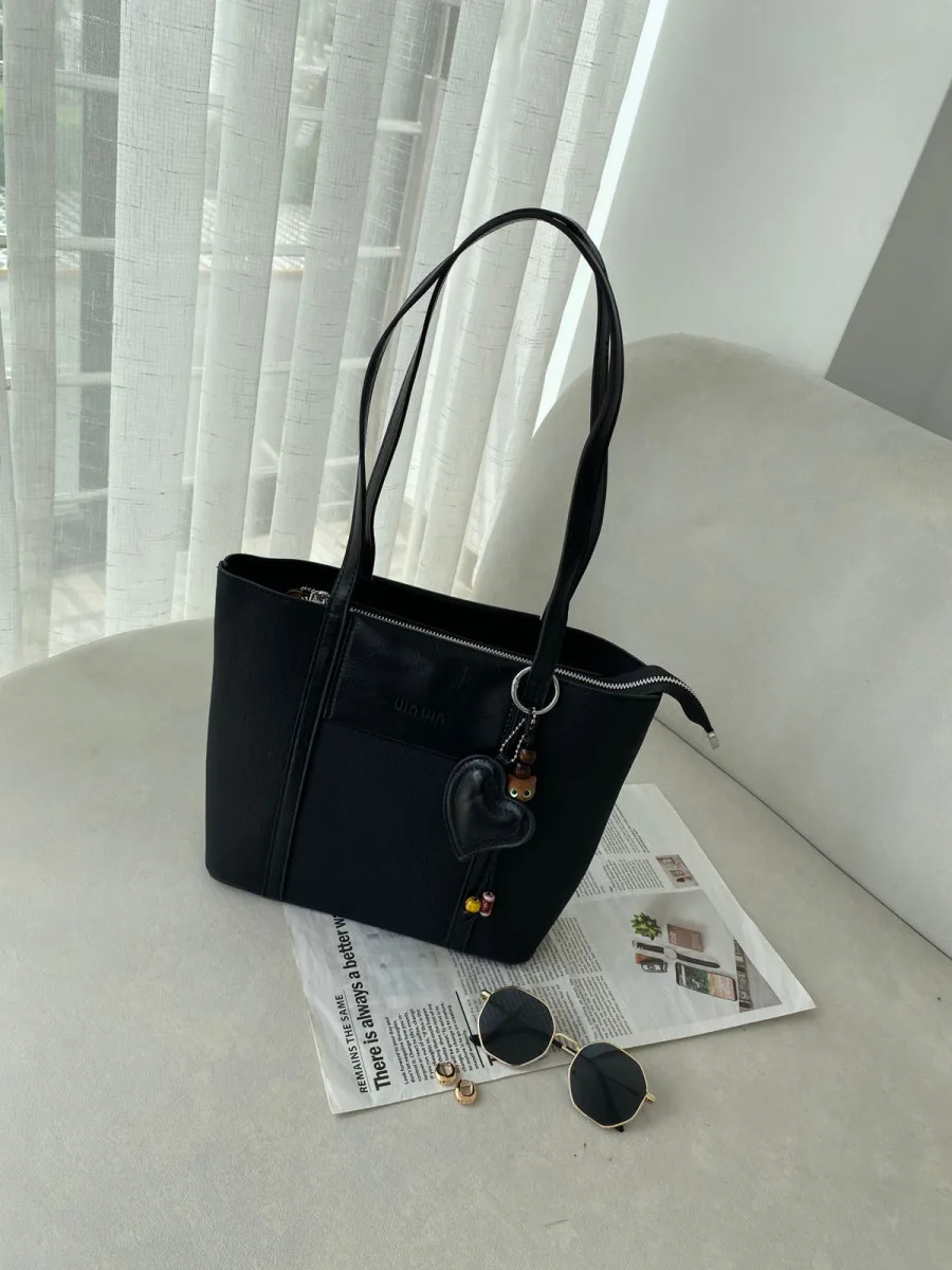AMOUR BLACK